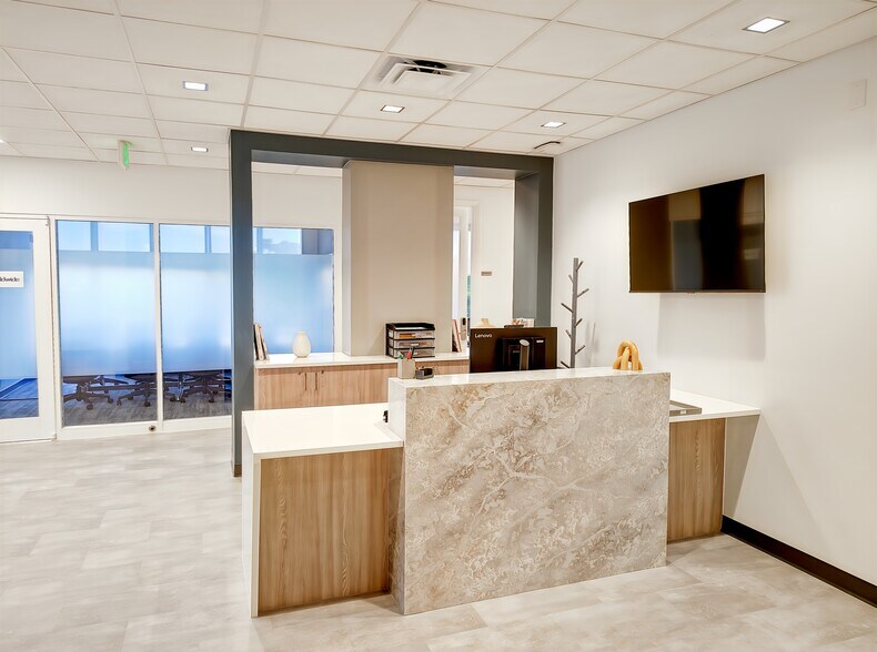 More Photos Of 3003 Tamiami Trl N, Naples Office For Lease