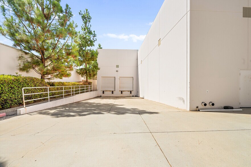 More Photos Of 42210 Zevo Dr, Temecula Warehouse For Sale