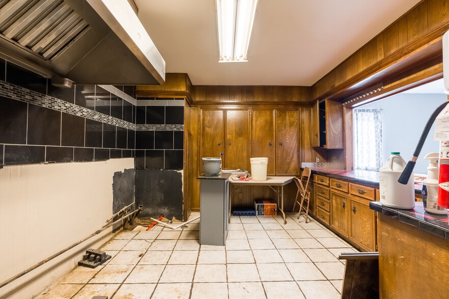 More Photos Of 1809 34th St, Lubbock Religious Facility For Sale