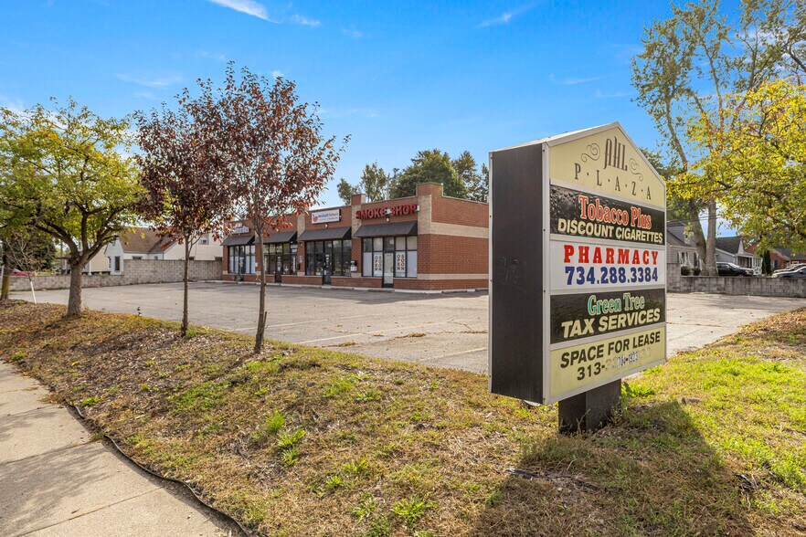 More Photos Of 25241-25251 Eureka Rd, Taylor Storefront Retail Office For Lease