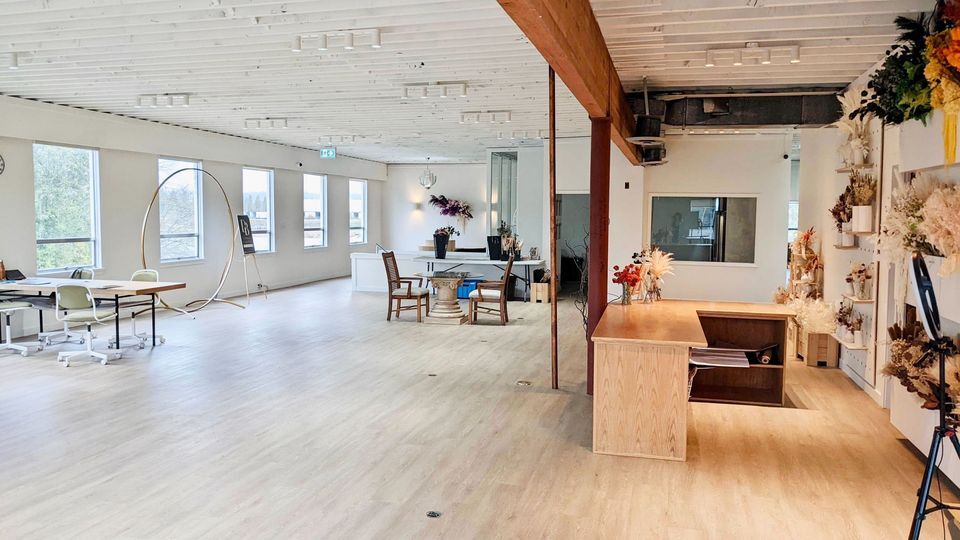 More Photos Of 8321 Willard St, Burnaby Warehouse For Lease