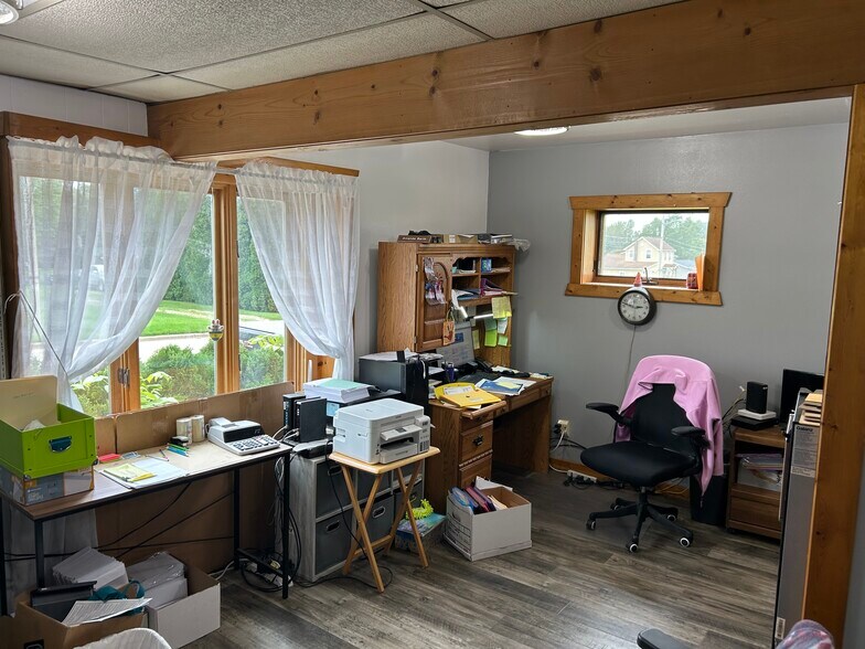 More Photos Of 405 W Barber Ave, Livingston Flex For Sale