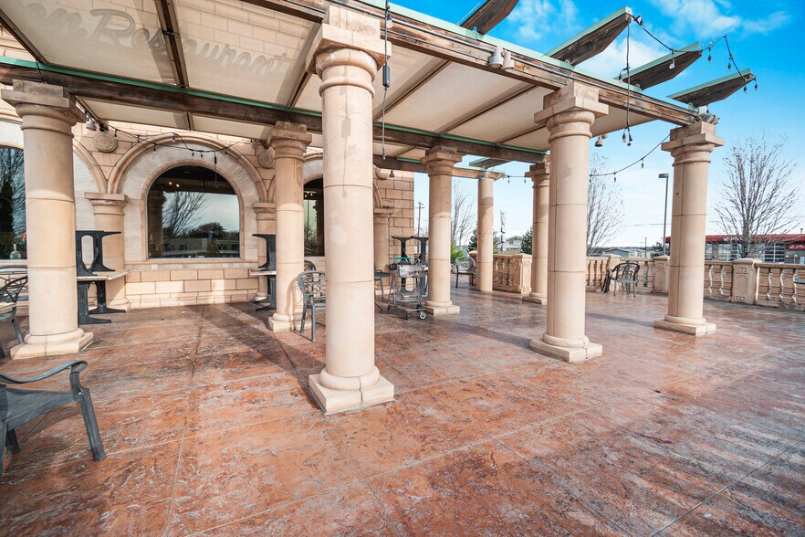 More Photos Of 2807 W 10th Ave, Kennewick General Retail For Sale