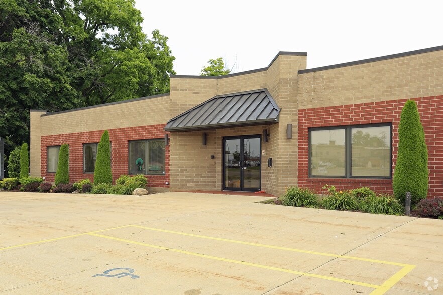 More Photos Of 4510 Collins Blvd, Ashtabula Office For Lease
