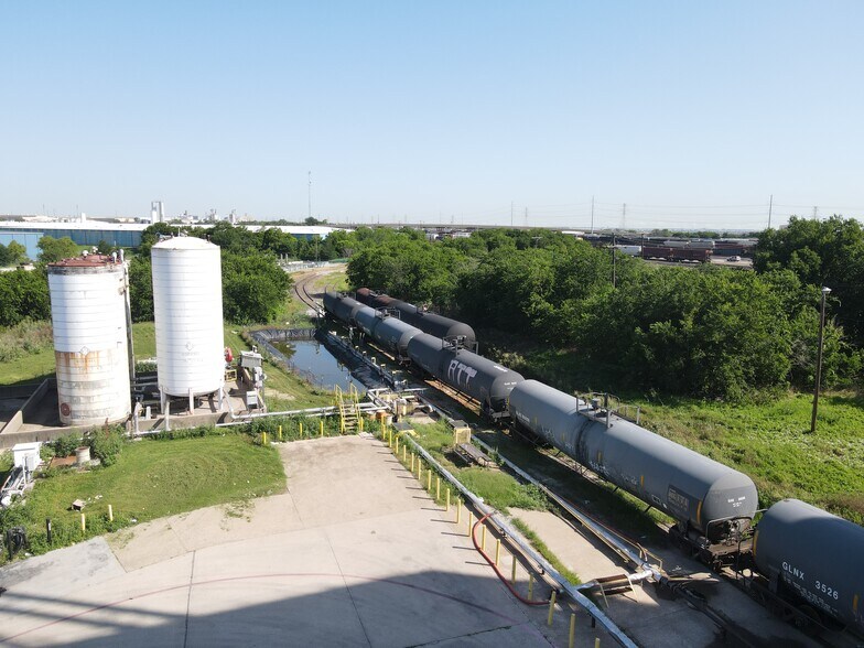 More Photos Of 2131 Terminal rd, Fort Worth Industrial For Lease