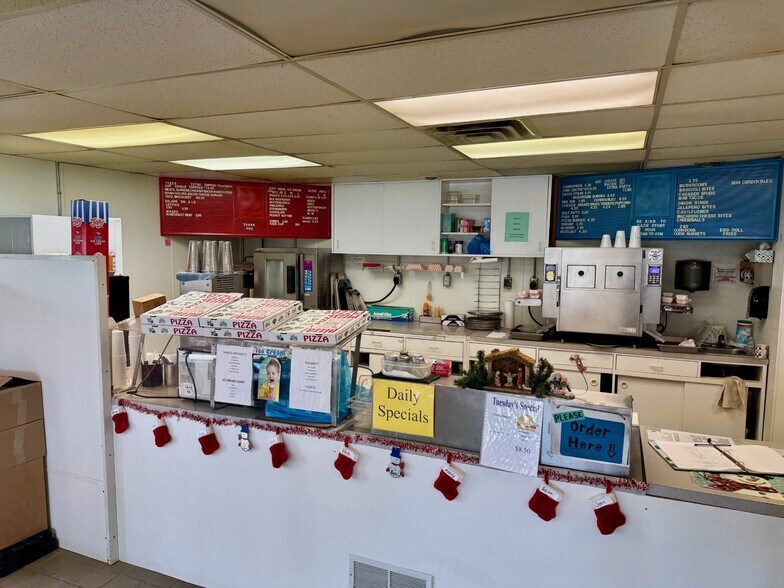 More Photos Of 203 W Main St, Drakesville Fast Food For Sale