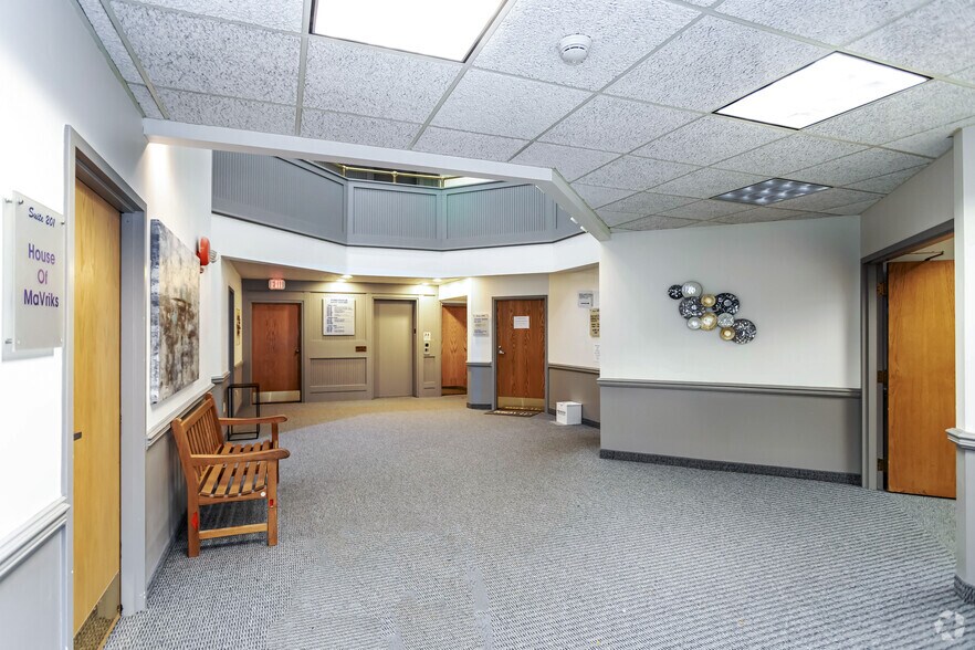More Photos Of 1401 Stone Rd, Rochester Medical For Lease