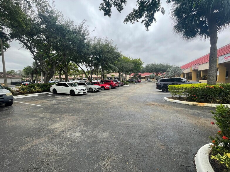 More Photos Of 9800-9860 Pines Blvd, Pembroke Pines Unknown For Lease