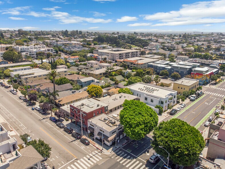More Photos Of 2101 Main St, Santa Monica Storefront Retail Office For Lease