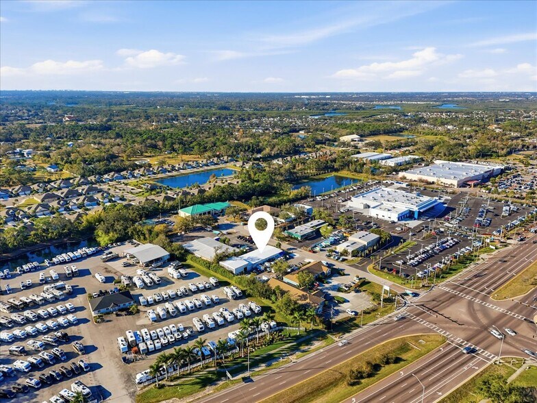 More Photos Of 711 60th St Ct E, Bradenton Light Distribution For Sale