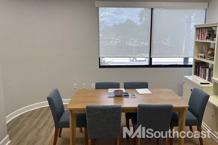 More Photos Of 2400 SE Federal Hwy, Stuart Office For Lease