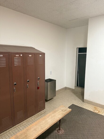 More Photos Of 905-917 Corporation St, Santa Paula Warehouse For Sale