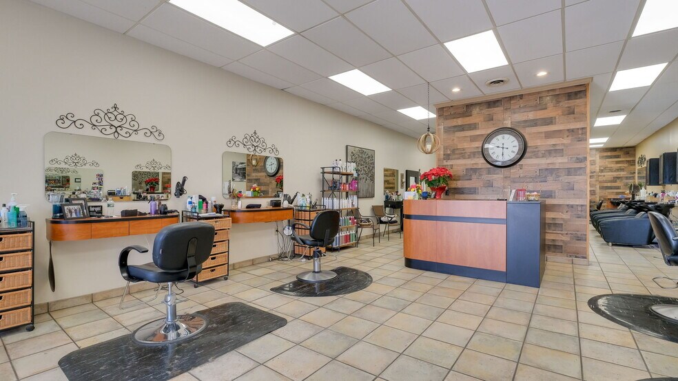 More Photos Of 42 S York Rd, Hatboro Storefront For Sale