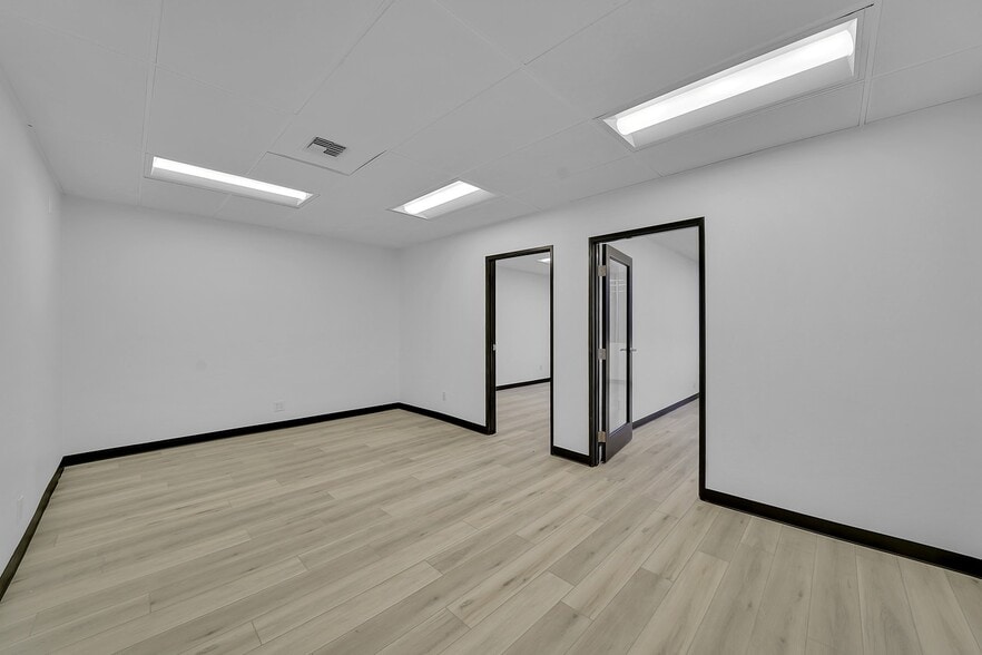 More Photos Of 4667 MacArthur Blvd, Newport Beach Office For Lease