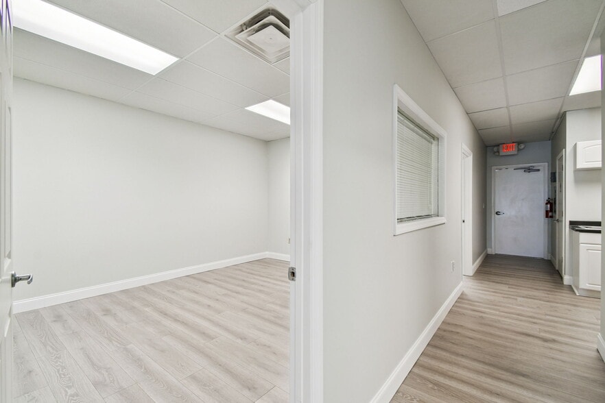 More Photos Of 5404 Hoover Blvd, Tampa Medical For Sale