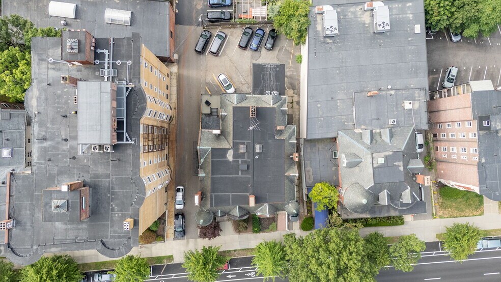 More Photos Of 1577 Beacon St, Brookline Medical For Lease