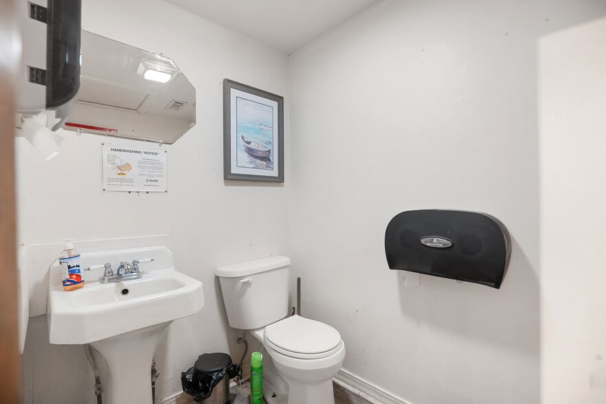 More Photos Of 107 E Main St, Hardy Restaurant For Sale