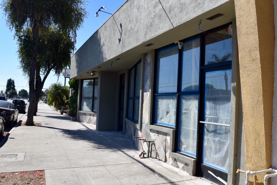 More Photos Of 12065 Paramount Blvd, Downey Storefront For Lease