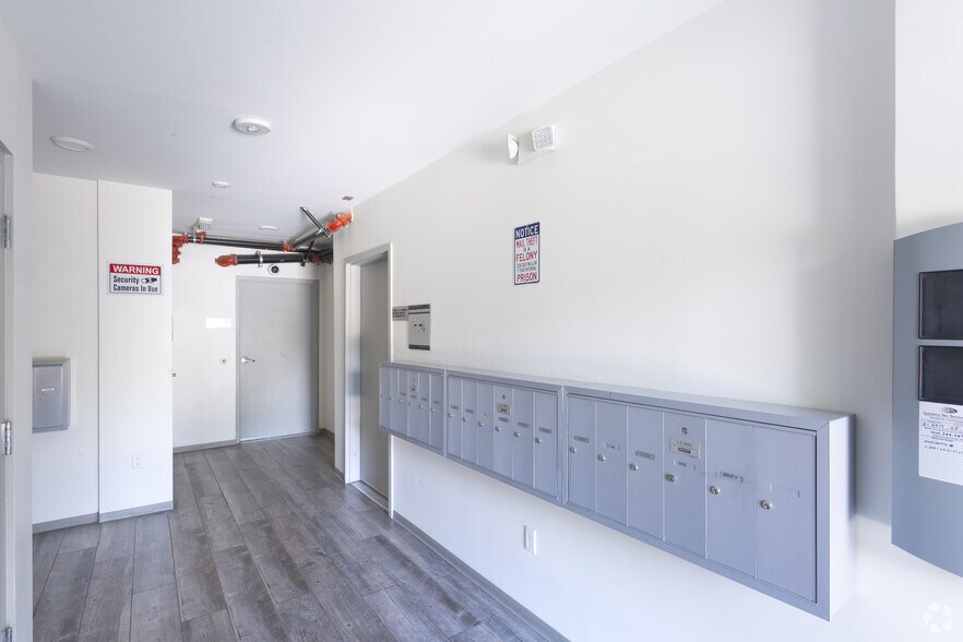 More Photos Of 18528 Chase St, Northridge Apartments For Sale