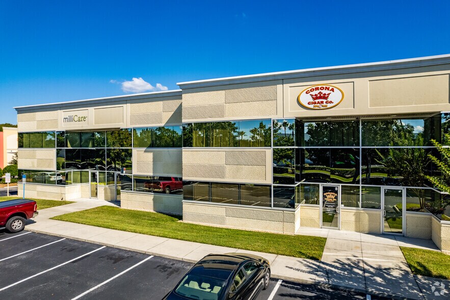 More Photos Of 6450 Kingspointe Pky, Orlando Light Distribution For Lease