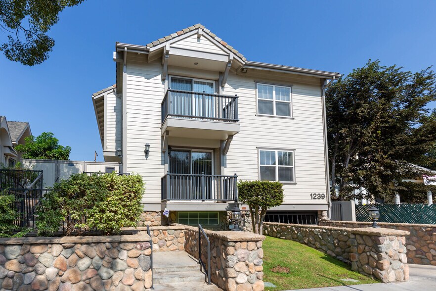 Primary Photo Of 1239 W 30th St, Los Angeles Apartments For Sale