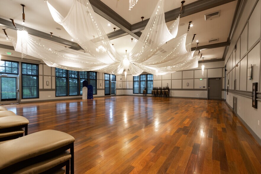 More Photos Of 3920 Gulf Fwy, Dickinson Lodge Meeting Hall For Sale