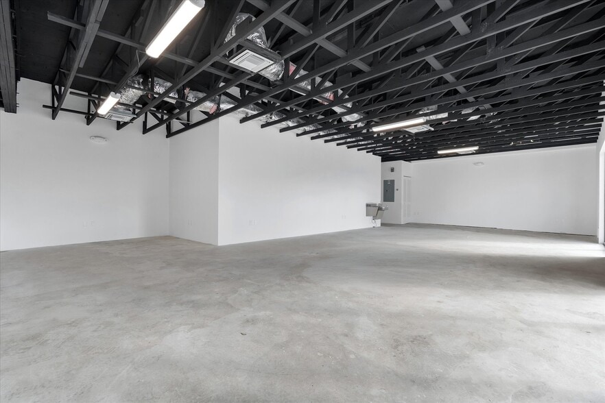 More Photos Of 159 NE 54th St, Miami Freestanding For Lease