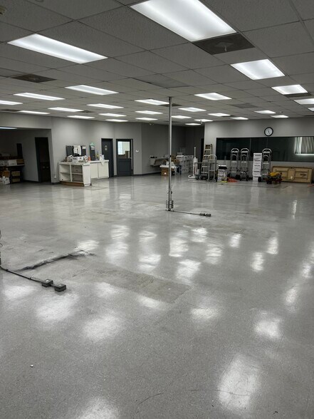 More Photos Of 1321 W 12th St, Los Angeles Light Manufacturing For Lease