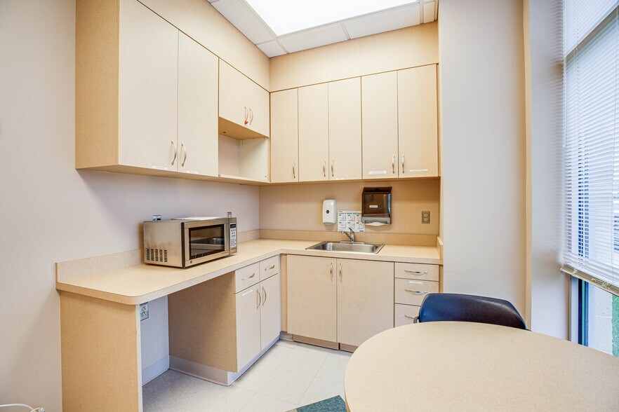 More Photos Of 9530 Cosner Dr, Fredericksburg Medical For Lease