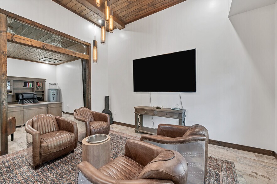 More Photos Of 1717 E 5th Ave, Tampa Warehouse For Sale