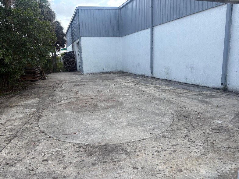 More Photos Of 1800 4th Avenue Ext, Lake Worth Beach Warehouse For Lease