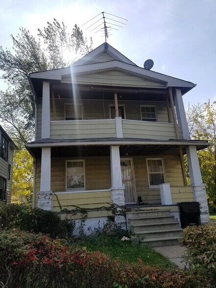 Primary Photo Of 10706 Crestwood Ave, Cleveland Apartments For Sale