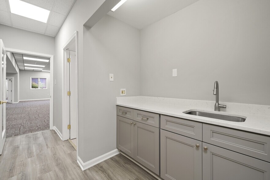 More Photos Of 3825 Leonardtown Rd, Waldorf Office For Lease