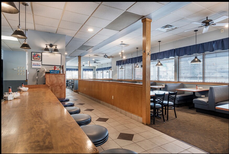 More Photos Of 16333 Snow Rd, Brook Park Restaurant For Sale