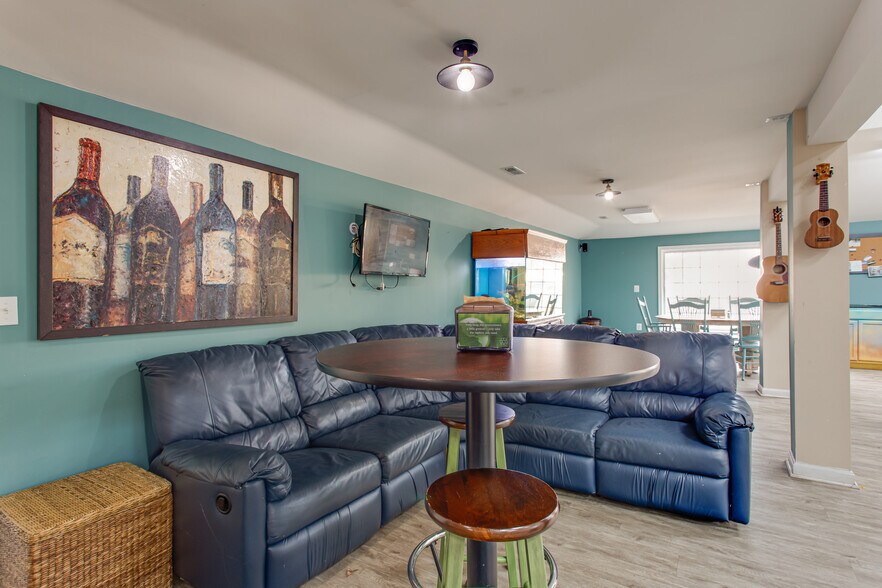 More Photos Of 12133 Neale Sound Dr, Cobb Island Restaurant For Sale