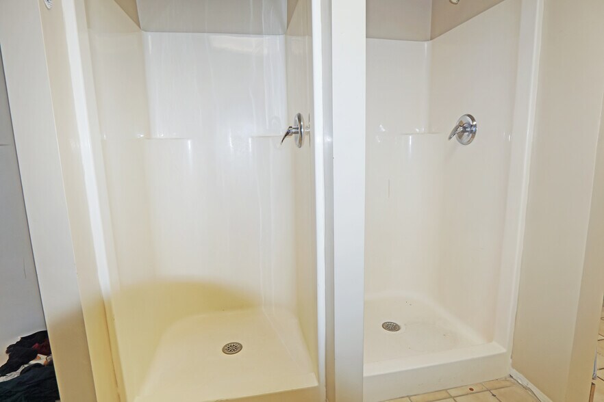 More Photos Of 1560 Commercial Ct, Jonesboro Office For Sale