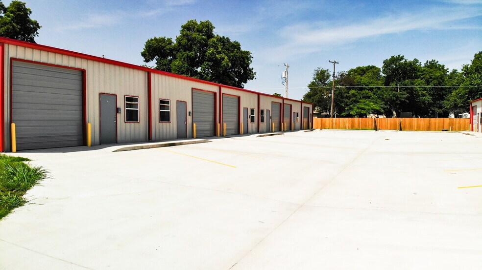 More Photos Of 607 S Lake Murray Dr, Ardmore Showroom For Sale