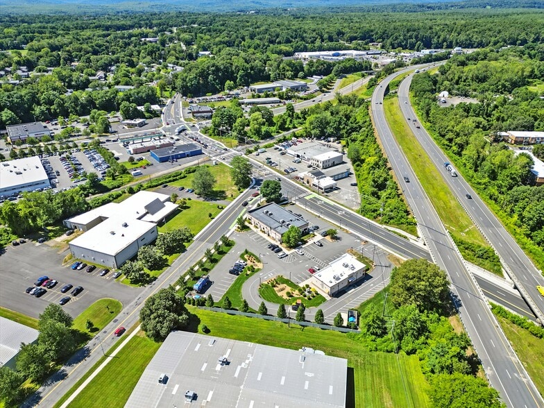 More Photos Of 48 Damon Rd, Northampton Auto Dealership For Lease