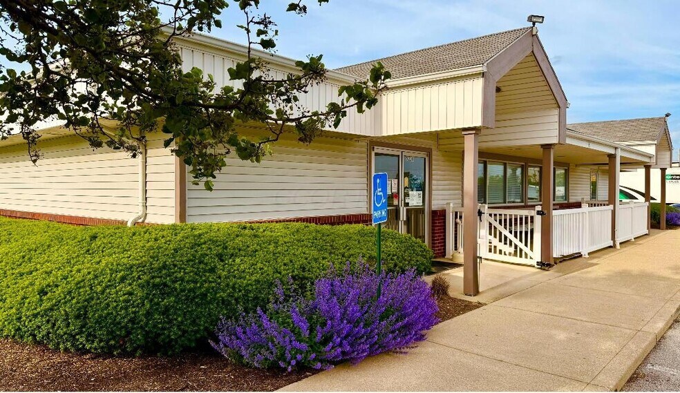 More Photos Of 5230 Renner Rd, Columbus Veterinarian Kennel For Sale