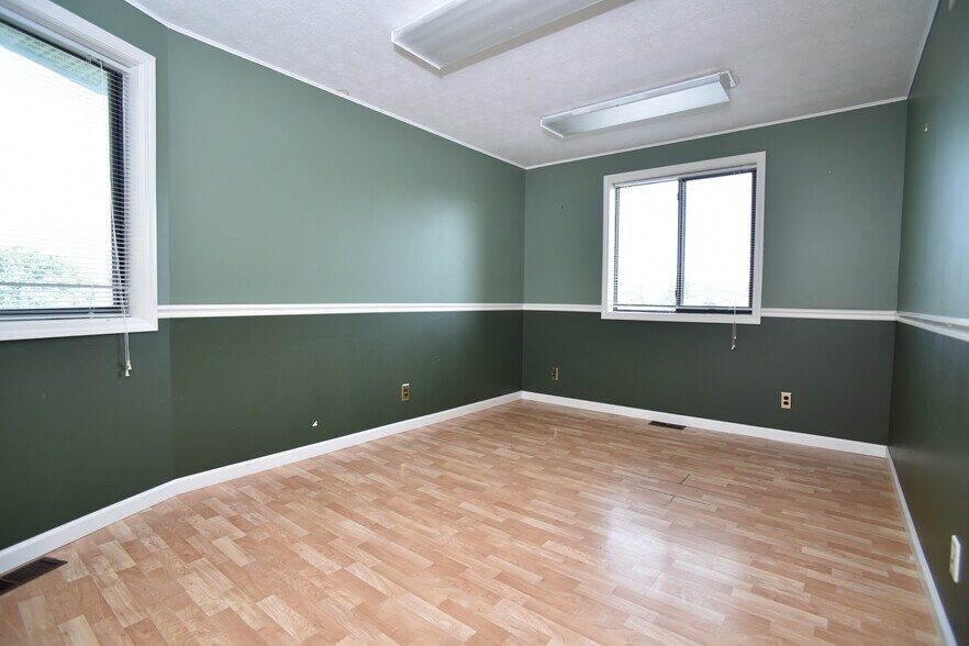 More Photos Of 40 Wildbriar Rd, Rochester Office For Lease