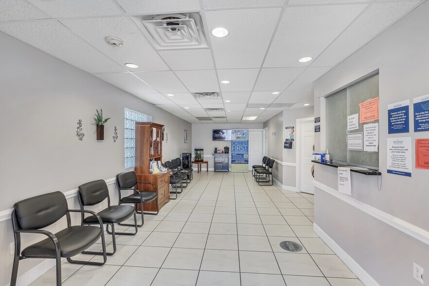 More Photos Of 13214 Palm Beach Blvd, Fort Myers Medical For Sale