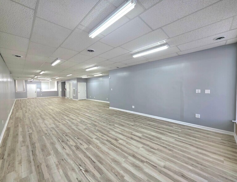 More Photos Of 3123 W 63rd St, Chicago Storefront Retail Residential For Lease