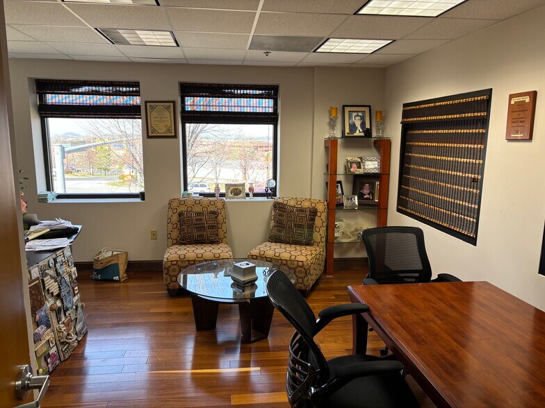 More Photos Of 21465 Price Cascades Plz, Sterling Freestanding For Lease