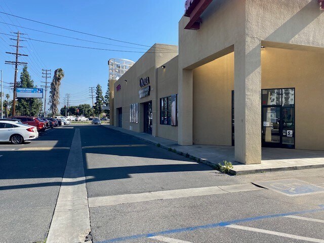 More Photos Of 19422 Nordhoff St, Northridge Storefront For Lease
