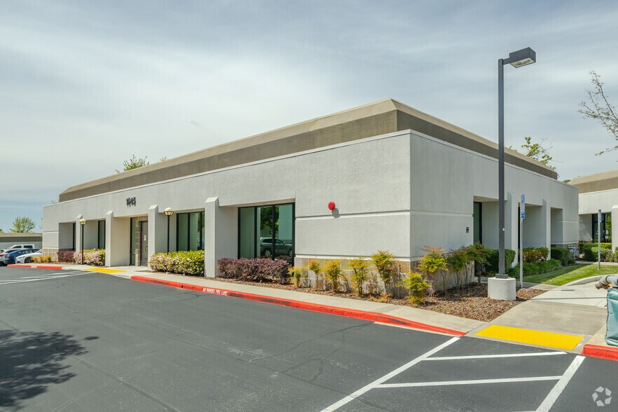 More Photos Of 1645 Creekside Dr, Folsom Medical For Lease