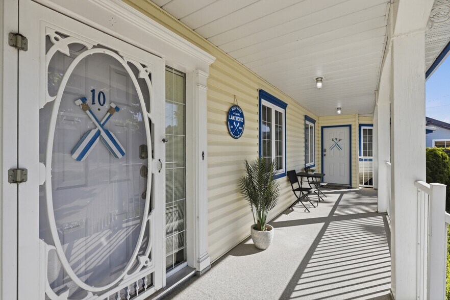 More Photos Of 7001 Savona Access Rd, Thompson-Nicola Hotel For Sale