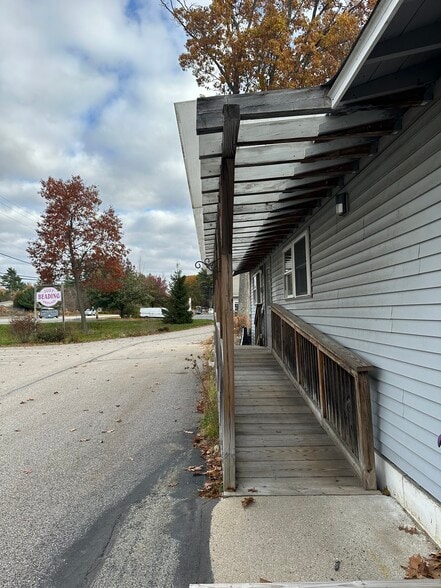 More Photos Of 275 Calef Hwy, Epping Storefront Retail Office For Sale