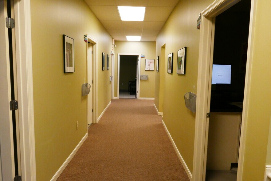 More Photos Of 142 Linden Dr, Winchester Office For Sale