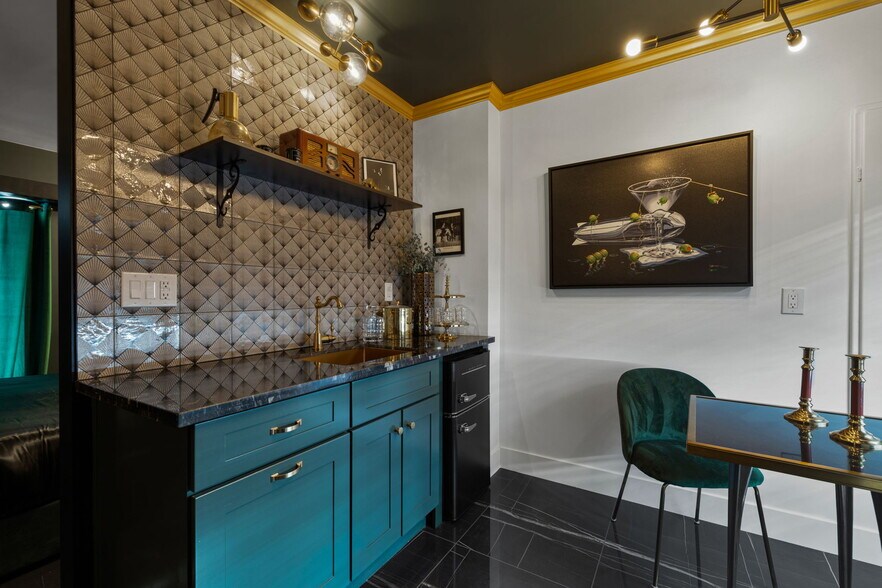 More Photos Of 120 W Vereda Sur, Palm Springs Hotel For Sale