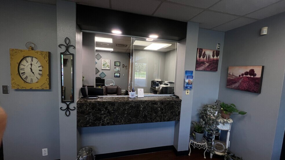 More Photos Of 615 E Oklahoma Ave, Enid Office For Sale